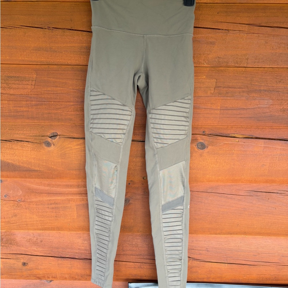 🎃🍁🍂 Alo Olive Green Moto Leggings